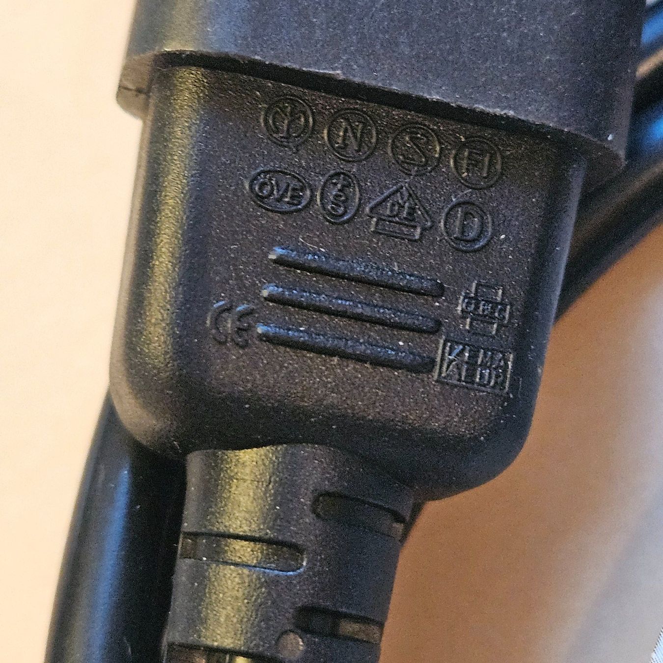 Hama Cavi: Gerätekabel 1.5 m; IEC 60320 – Nuovo e nell'imballaggio originale da Wettingen venduto da Christianv 7