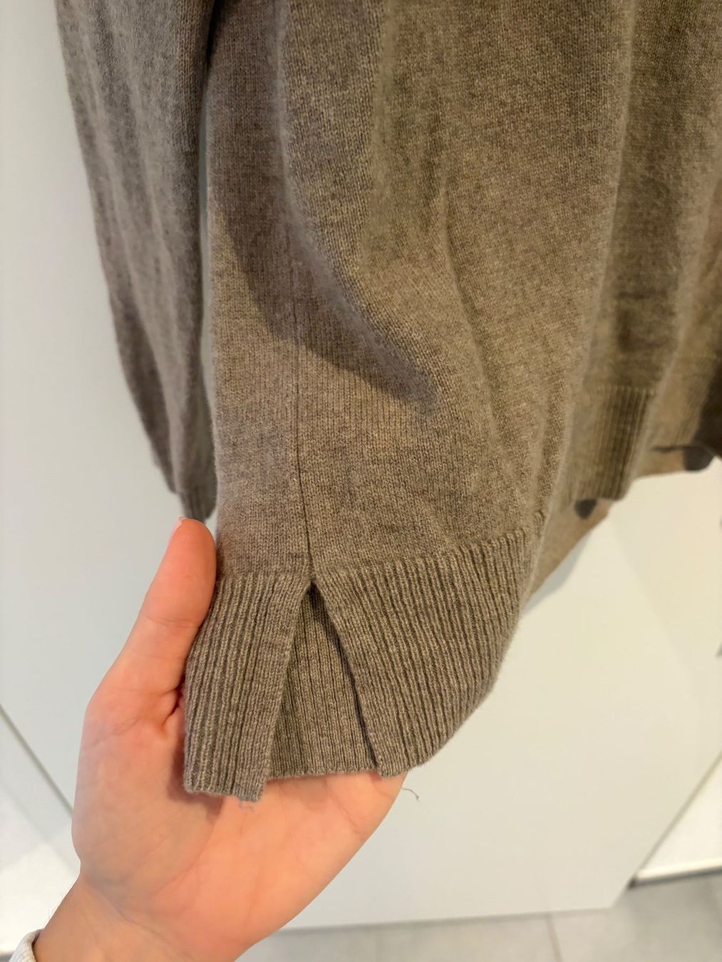 Massimo Dutti Pulls & Sweat-shirts: Massimo Dutti Pullover V-Ausschnitt Kaschmir – D'occasion à Dielsdorf par Anthony111 4