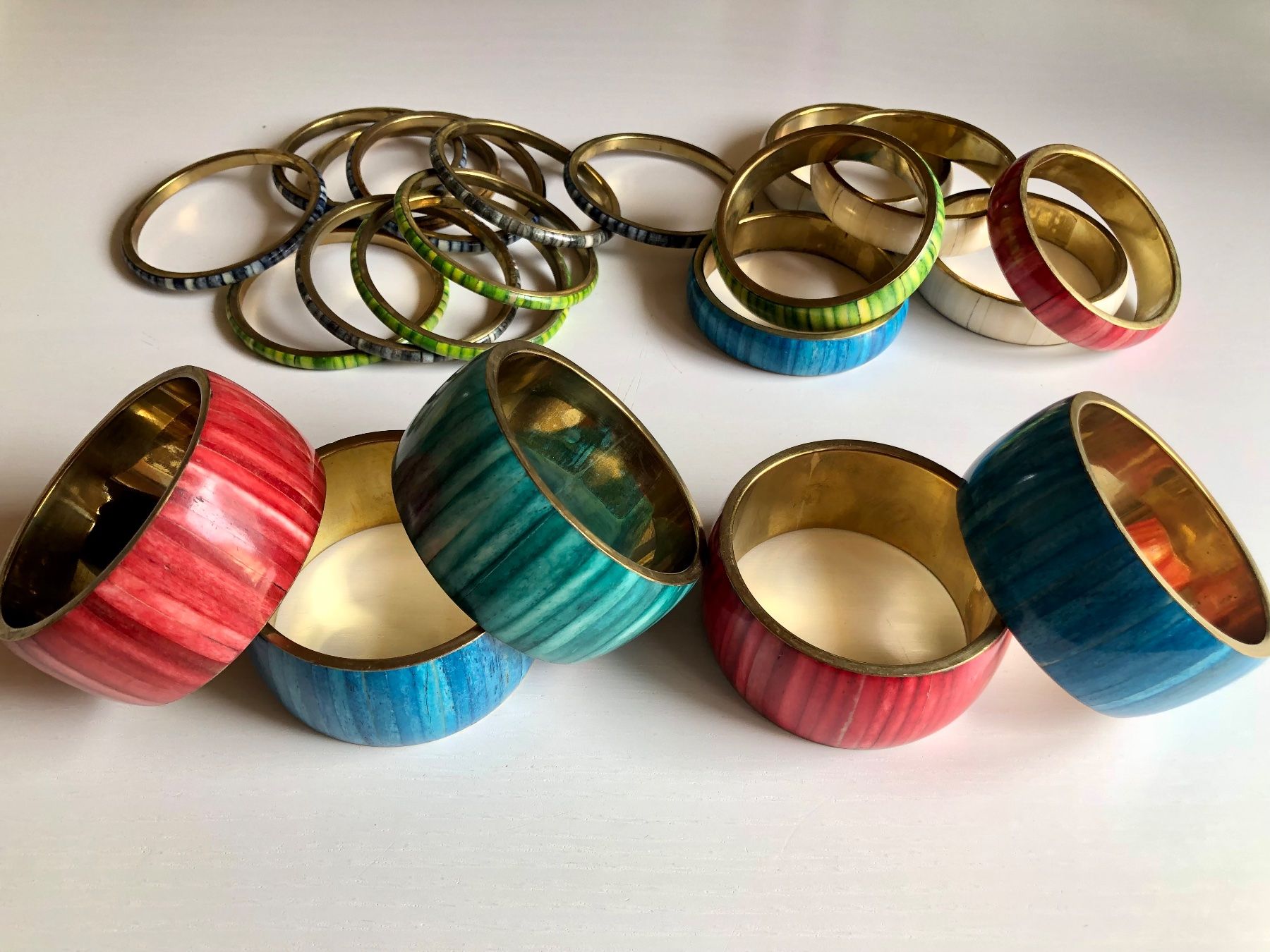 Bracciali & Braccialetti: Sammlung 21 Armringe, Messing, farbig – Usato da Zürich venduto da stiiiviii