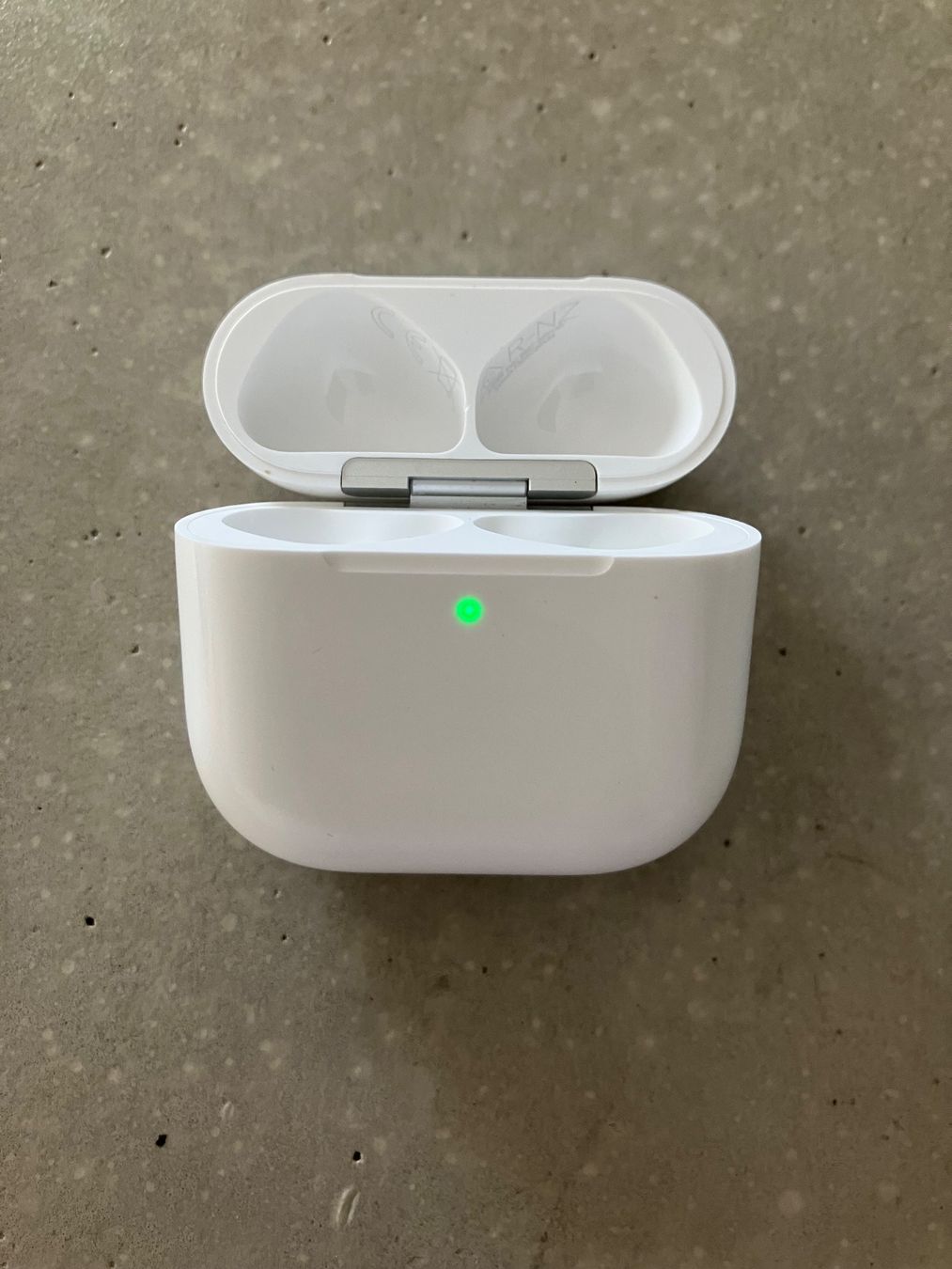 Apple Cuffie: APPLE AIRPODS 4 CASE ANC – Usato da Lausanne venduto da mr.v