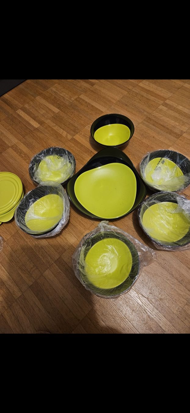 Tupperware Recipients et similaires: tupperware set – Neuf (Voir description) à Basel par Blau10