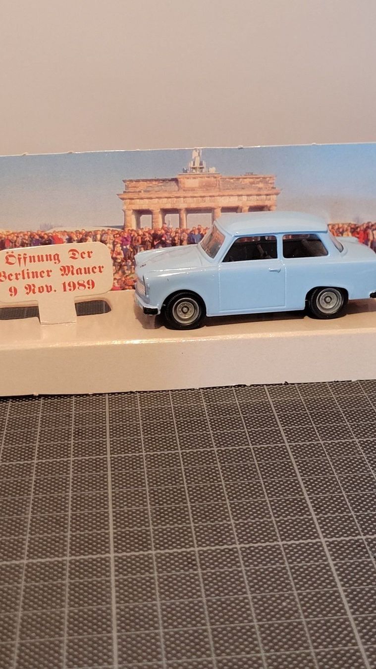 Voitures modèles: Trabant ... Der Trabi – Neuf avec emballage d'origine à Chézard-St-Martin par AlPat-Collections 2