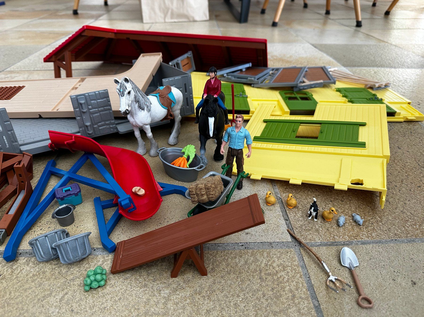 Schleich Spielzeuge: Schleich Bauernhof Pferdestall – Gebraucht aus Riedholz von Sendel