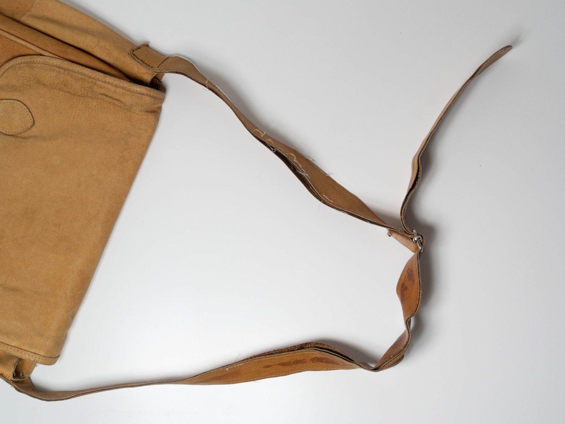 Borse: Vintage Ledertasche Messenger Bag – Difettoso da Biel/Bienne venduto da ananda.schuerch 3