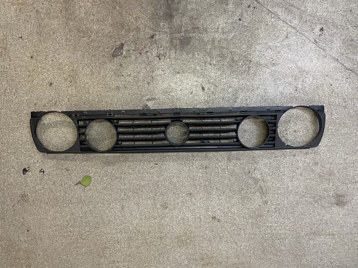 VW Alle Autoersatzteile: Kühlergrill Golf 2, GTI G60 16v GL CL – Neu und originalverpackt aus Tamins von vwspeed 1