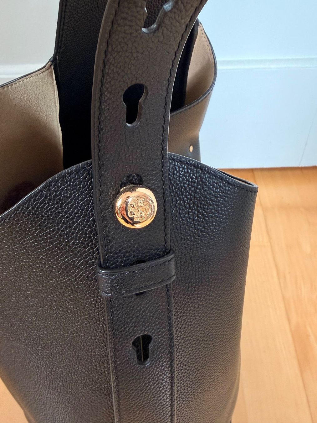 Tory Burch Borse da donna: Tory Burch Romy Hobo Tasche schwarz – Nuovo (secondo la descrizione) da Frauenfeld venduto da Scleo 6