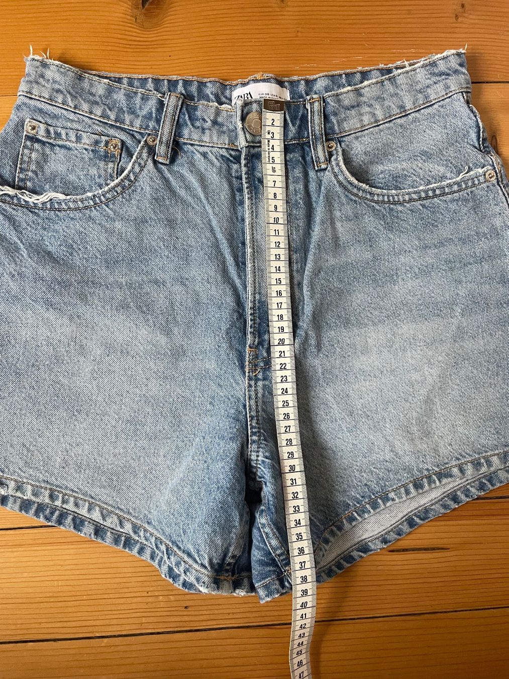 Zara Jeans: Short en jean Zara – Usato da Vevey venduto da elodie_mj 2