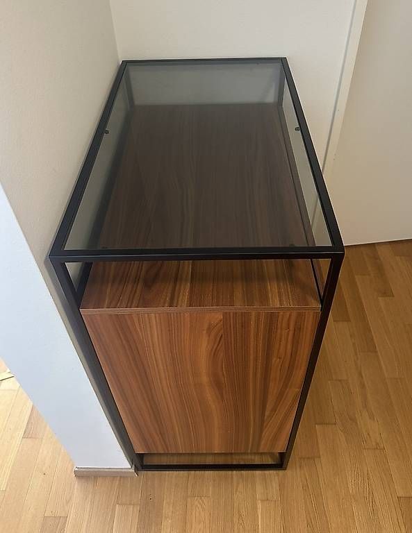 Interio Cassettiere: Interio Designer-Kommode mit schwarzem Metallgestell – Usato da Regensdorf venduto da Karin1 1