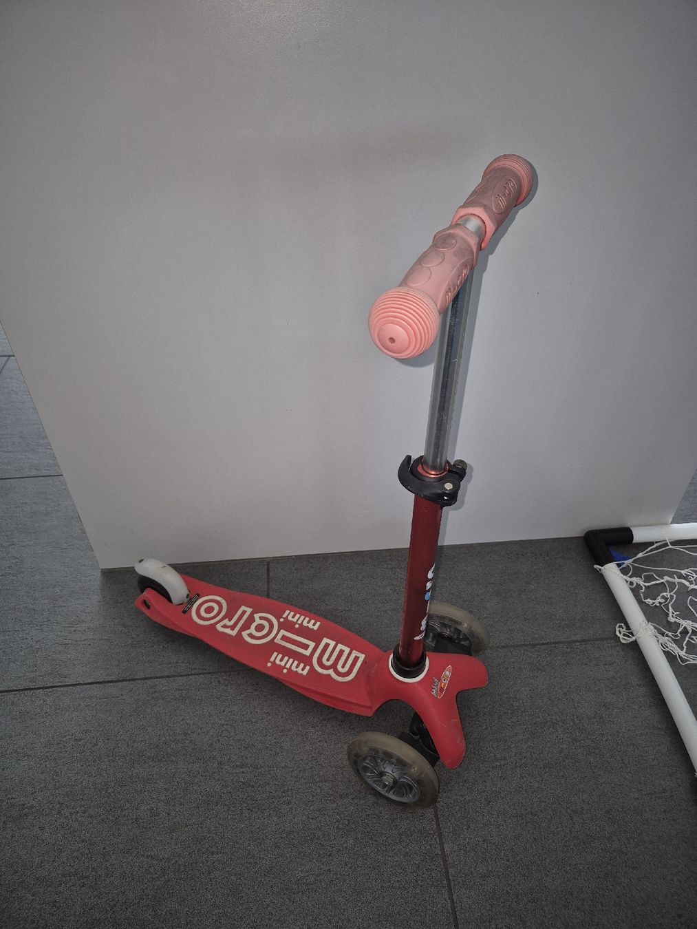 Micro Kickboard: Micro Mini - Rot mit LED Räder – Usato da Altendorf venduto da caj_hry2 3