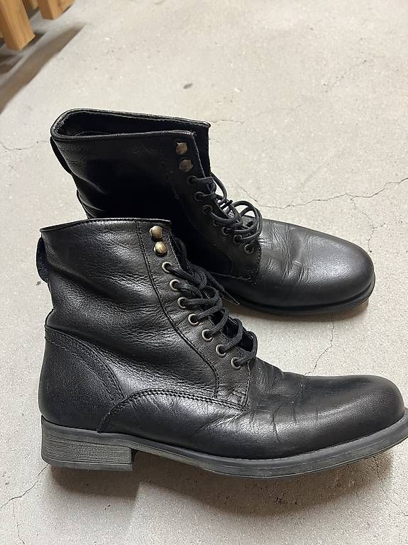 Herrenschuhe: Herren Stifel – Gebraucht aus Binningen von Giusi.