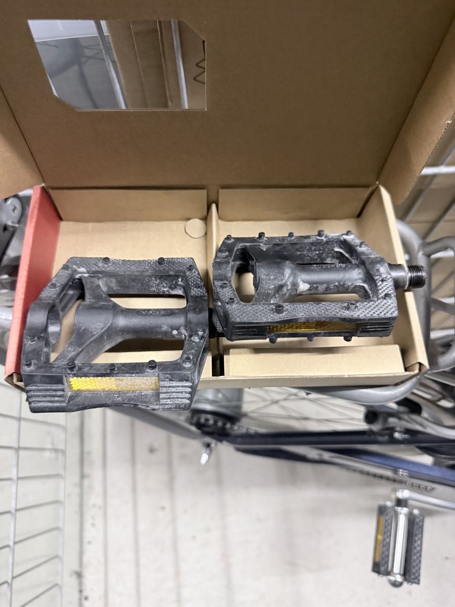 Specialized Ersatzteile: Original Specialized Turbo Levo 4 Pedalen – Gebraucht aus Glattpark(Opfikon) von Petevisuals
