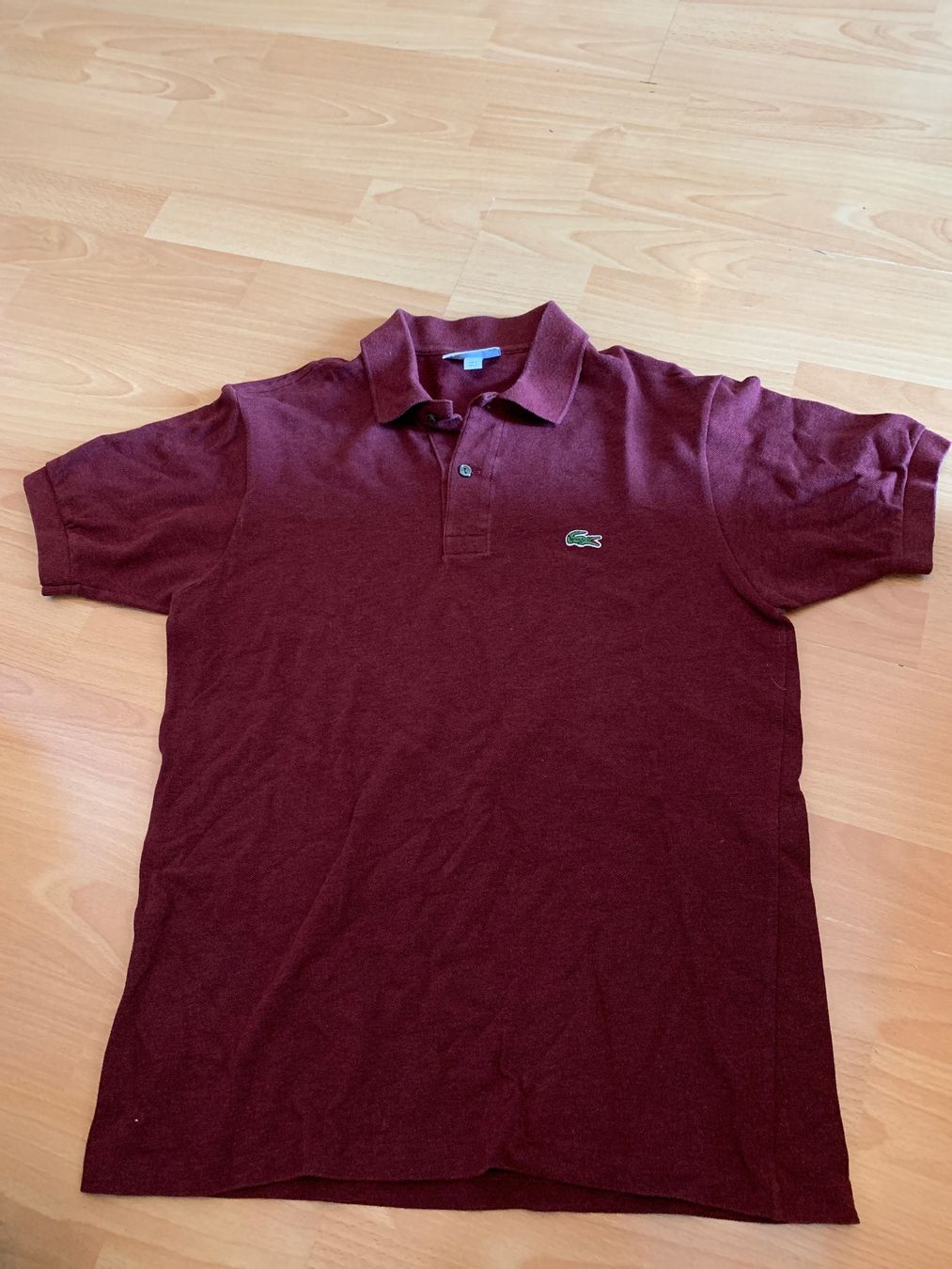 Lacoste Magliette Polo: Joli polo bordeaux Lacoste taille S – Usato da MEYRIN venduto da Gwendo10