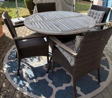 Gartenmöbel Set aus Polyrattan /Teakholz Tisch und Stühle