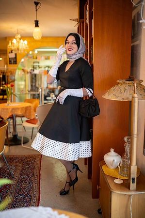 Schwarzes Kleid im Vintage-Pin-up-Stil  S polka dot