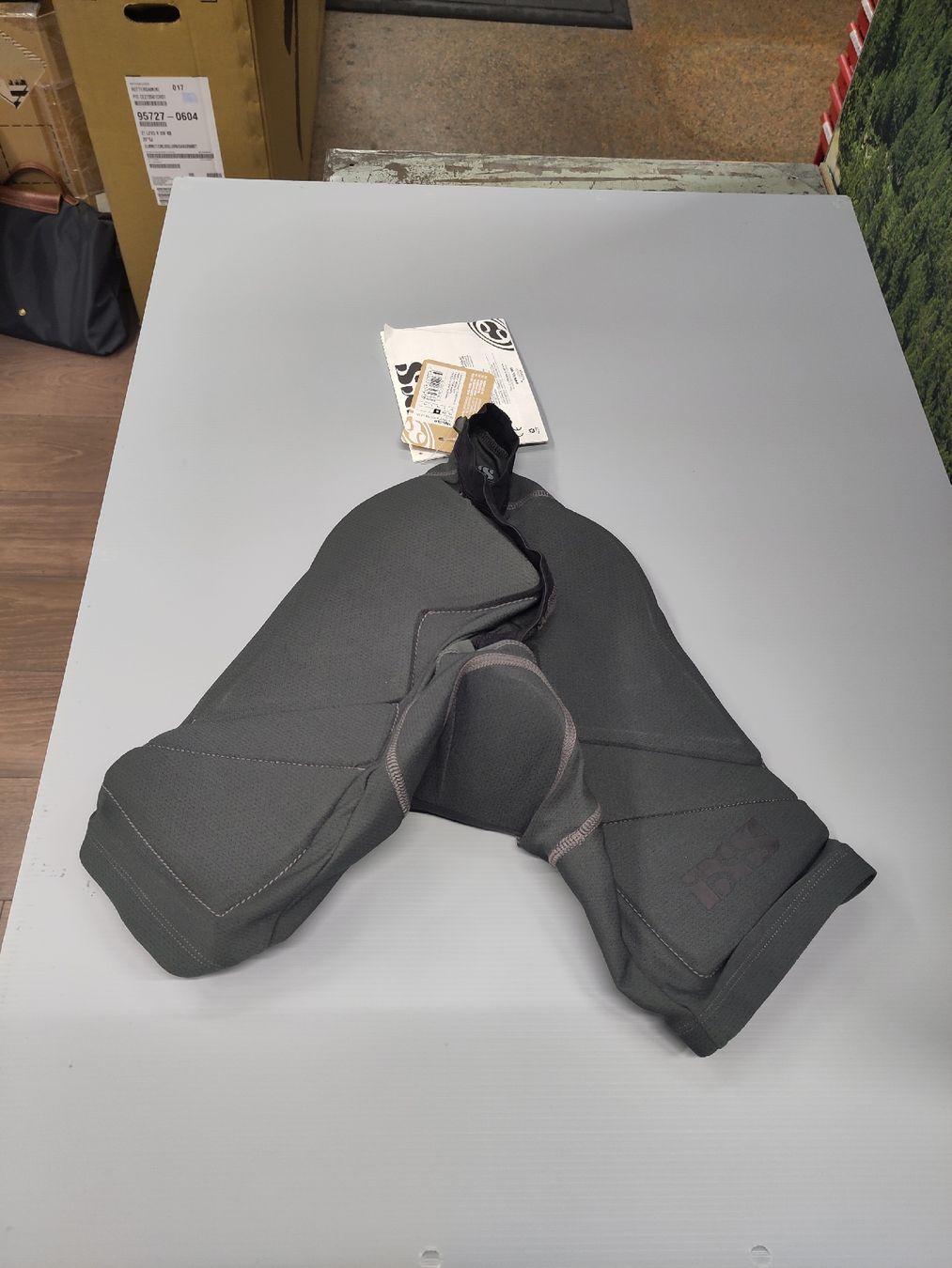 IXS Protezioni & Imbottiture: iXS Trigger Protective Liner Hose Kindergrösse KL Neu – Nuovo e nell'imballaggio originale da Zürich venduto da Velo-Elsener 1