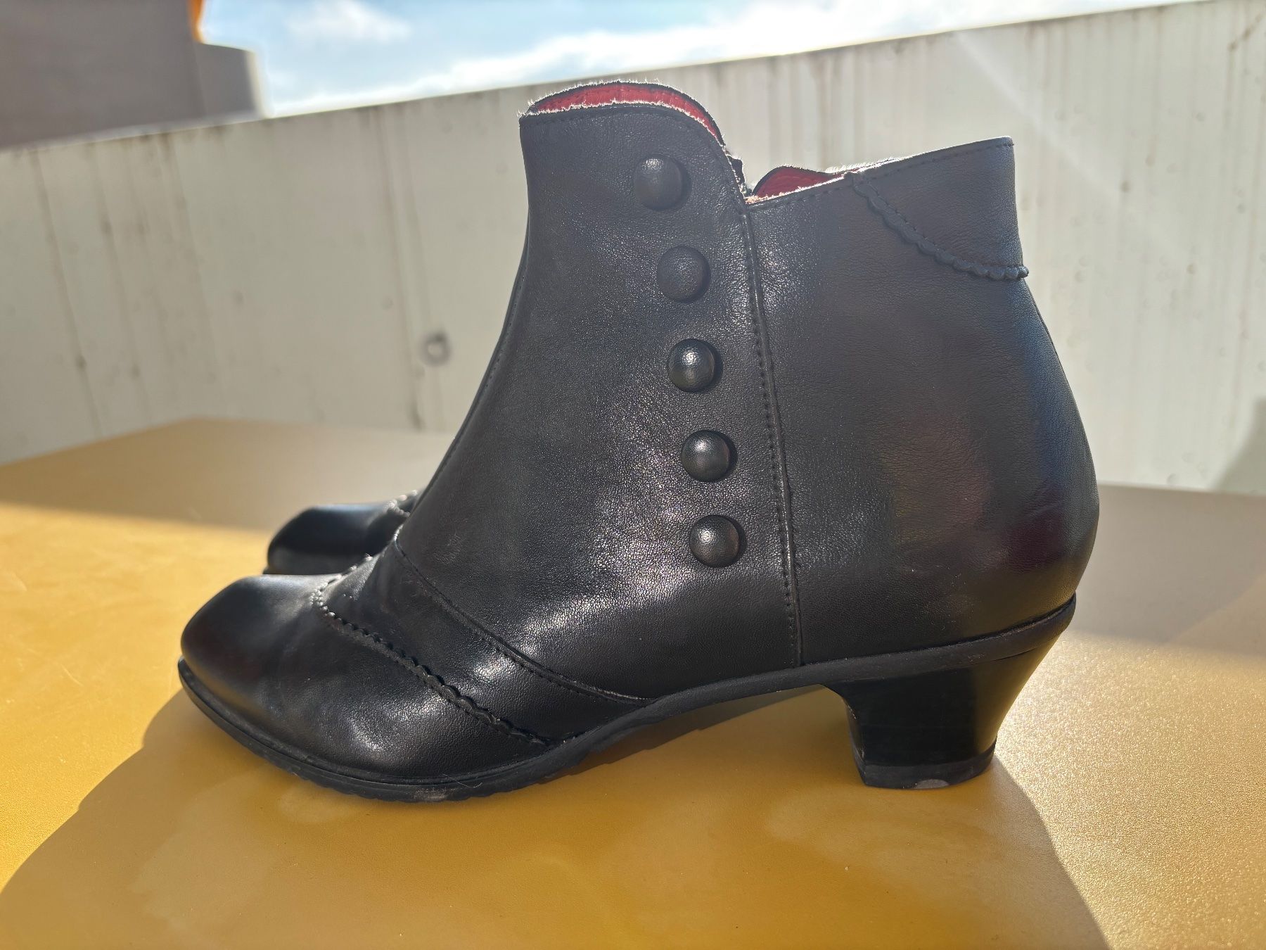 Scarpe da donna: VABEENE Lederstiefeletten Gr. 37 – Usato da Zürich venduto da missmodernage 1