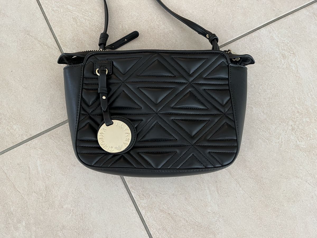 Armani Borse da donna: Damen Tasche Armani – Nuovo (secondo la descrizione) da Nänikon venduto da Camy