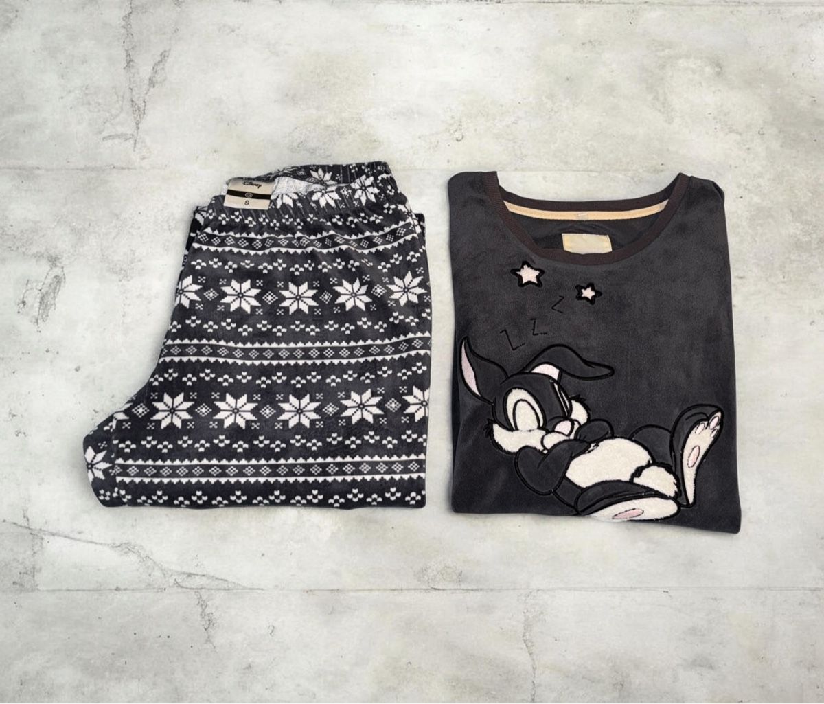 Disney Negligees & Pigiami: Ensemble de pyjama Disney – Nuovo (secondo la descrizione) da Châtel-St-Denis venduto da Montclair_Swiss