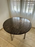 Runder Tisch aus Granit für 4 Personen - Höhenverstellbar