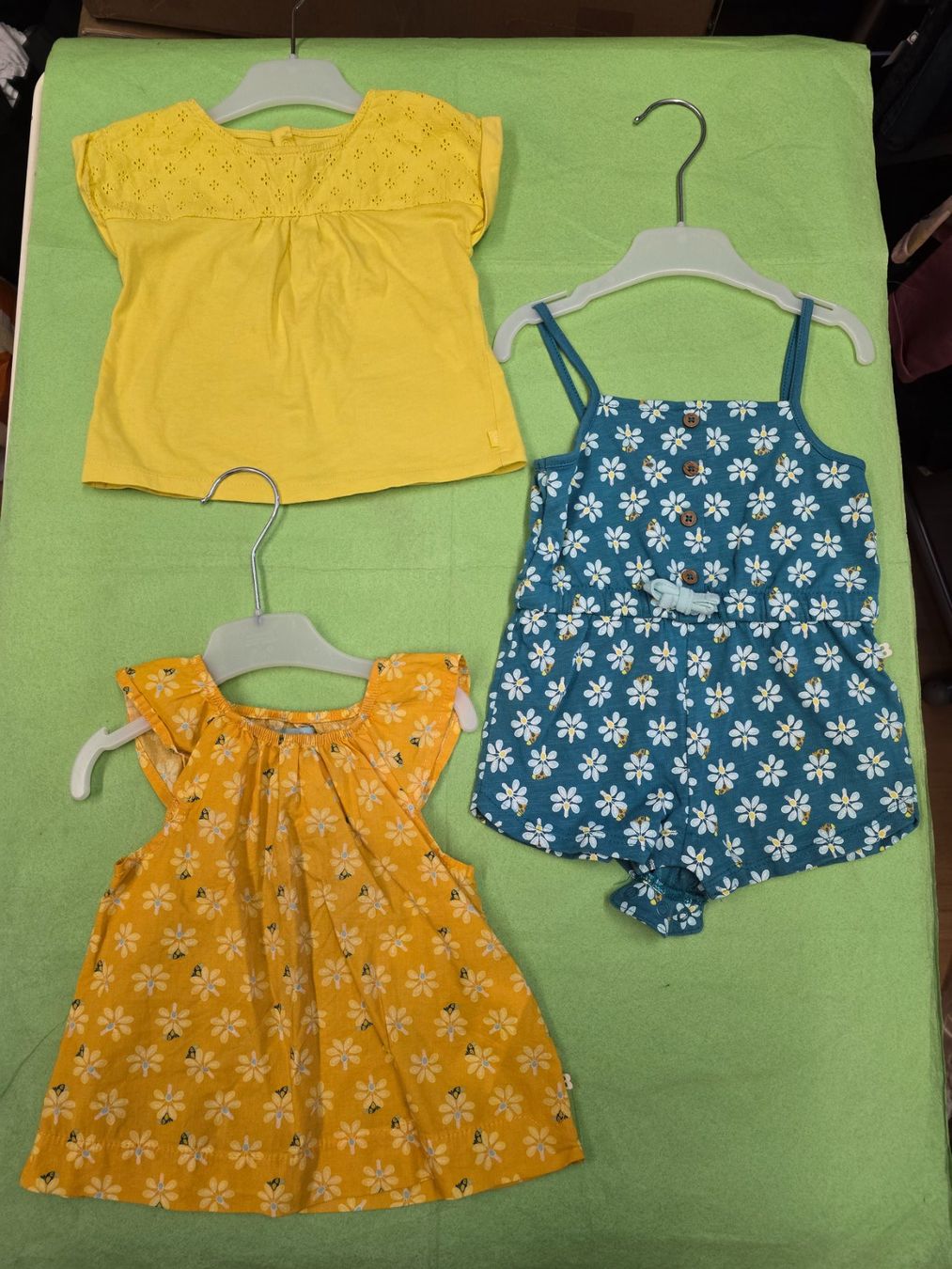 Lotti & Set di vestiti: Obaibi Kleider Grösse 71cm – Nuovo (secondo la descrizione) da Schönenwerd venduto da Chez_Mimi