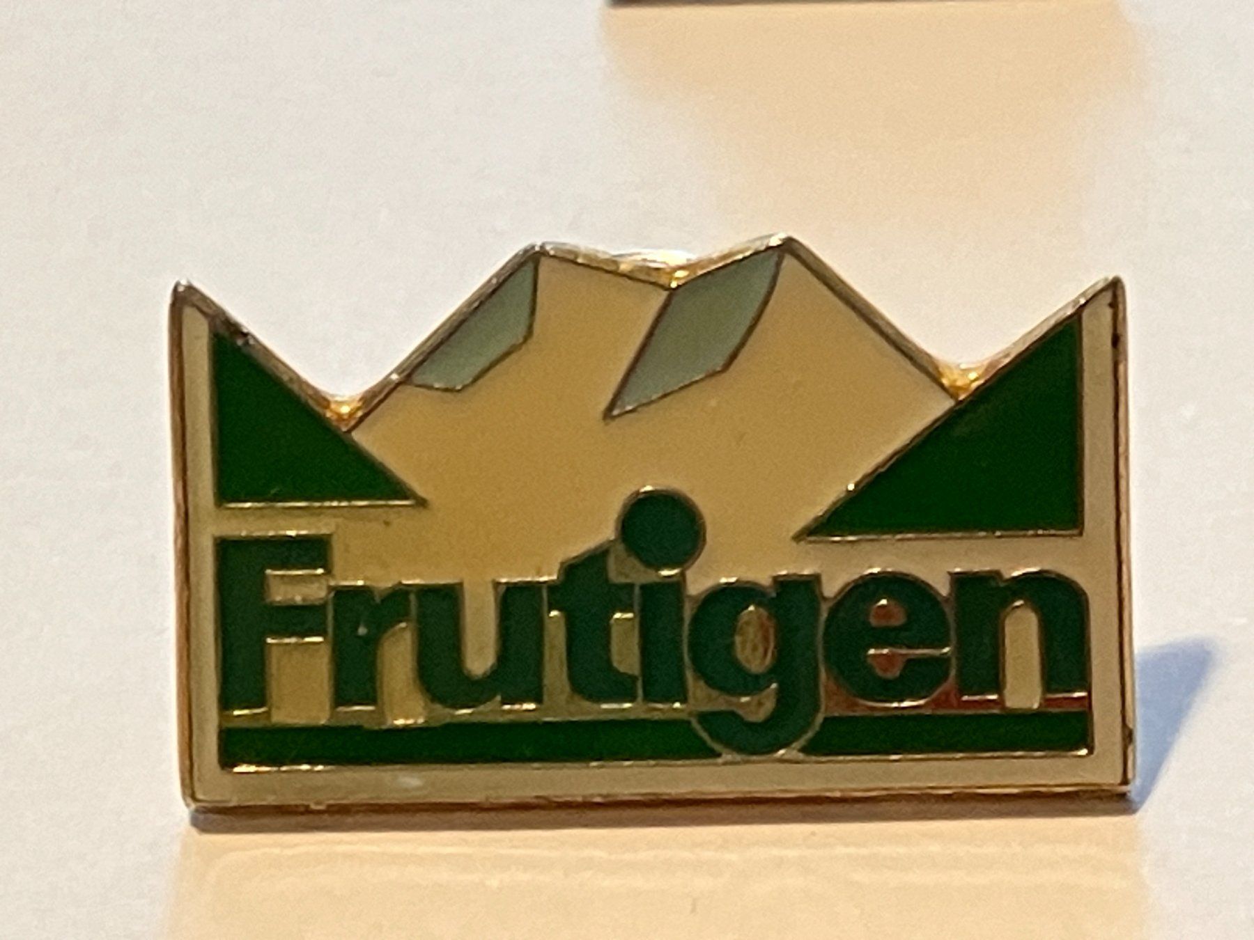 Plaketten & Abzeichen: 1 Pin Frutigen – Gebraucht aus Basel von djwwpp