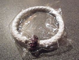 Armband weiss, violett/weisse Steinchen