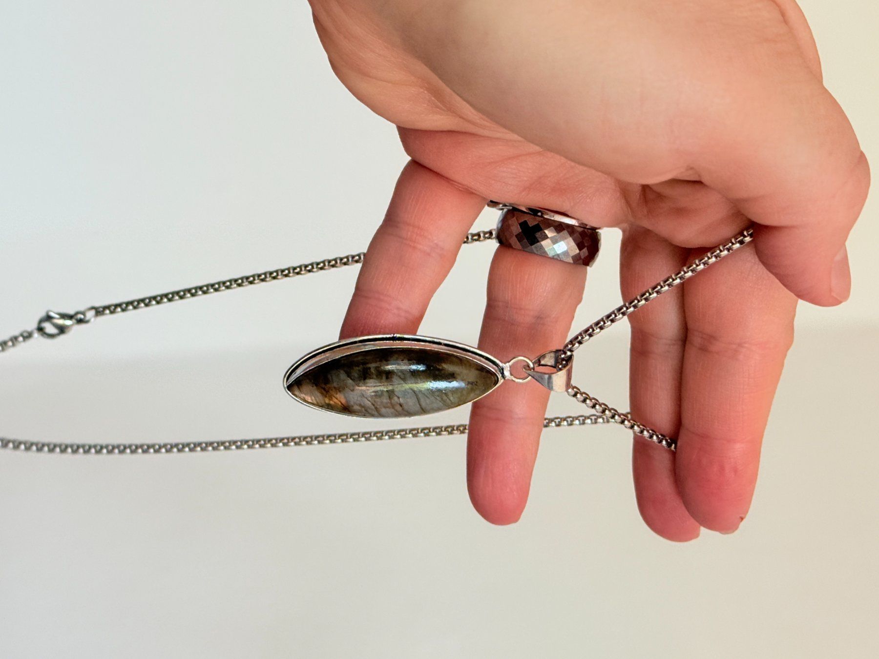 Ketten: Collier labradorite  - Élégance discrète ❄️ – Neu und originalverpackt aus Genève von AWWA 2