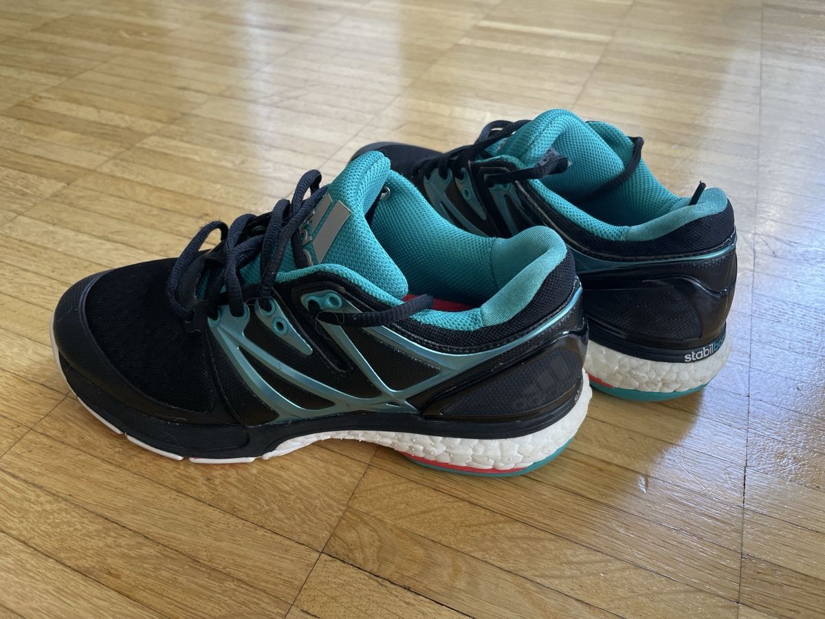 Adidas Chaussures femmes: Turnschuhe Adidas Gr 38 – D'occasion à Ebmatingen par Reva-Sue 2