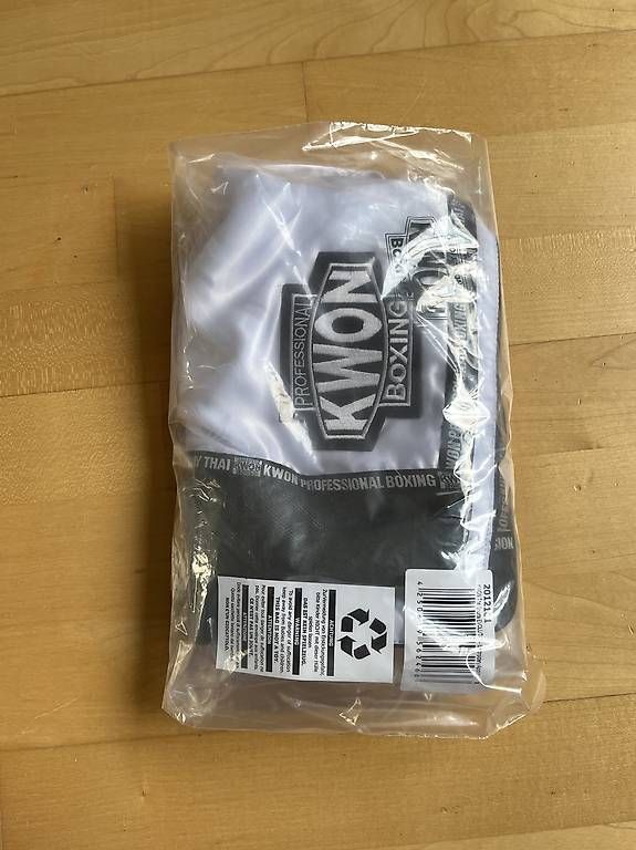 Hosen: KWON Kickbox-Shorts weiss S – Gebraucht aus Küsnacht ZH von didips 2
