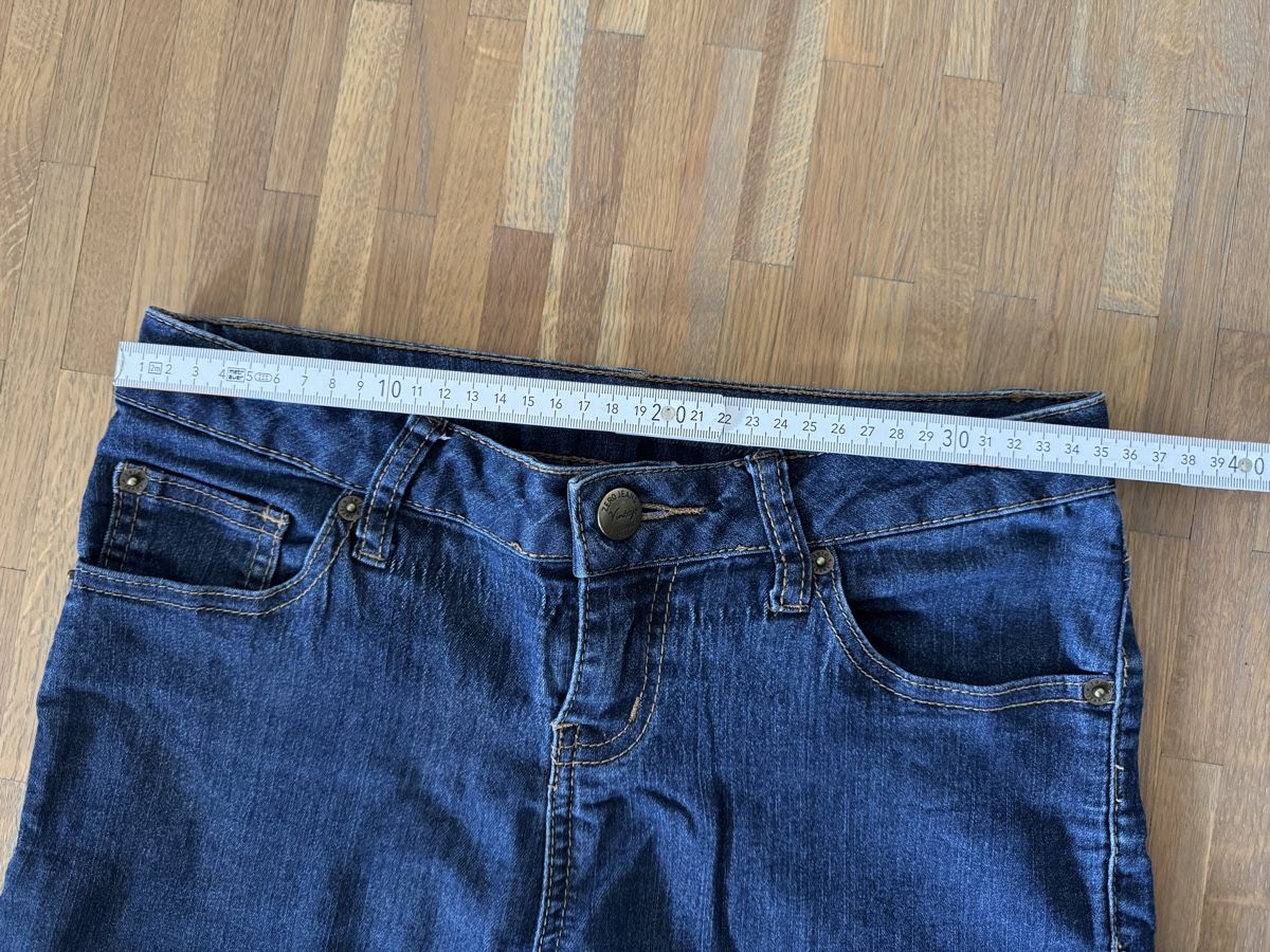Jeans: Jeans Slim Fit dunkelblau Grösse 38 – Usato da Münsingen venduto da sam_528s 4