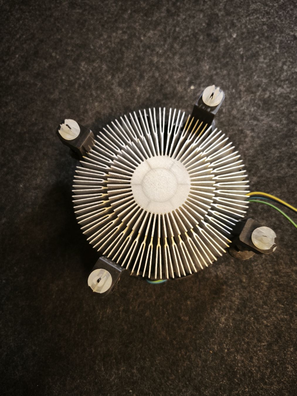 Intel PC: Intel CPU Kühler leise, Top Zustand! – Usato da Rütihof venduto da Explotar 1