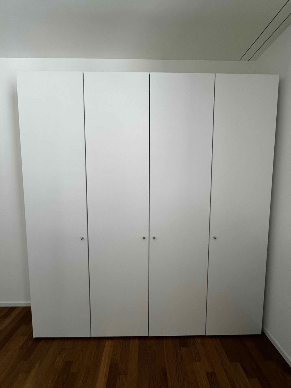 Interio Schränke: Kleiderschrank - Milo - Interio - Edelweiss - 2mx2.2mx0.4m – Gebraucht aus Zürich von hemis 1