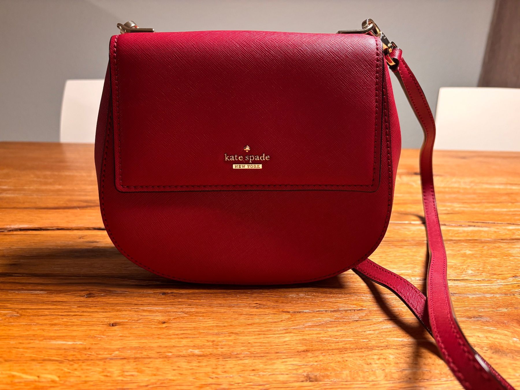 Kate Spade Taschen für Damen: Kate Spade Tasche bordeaux – Gebraucht aus Möriken AG von rsant