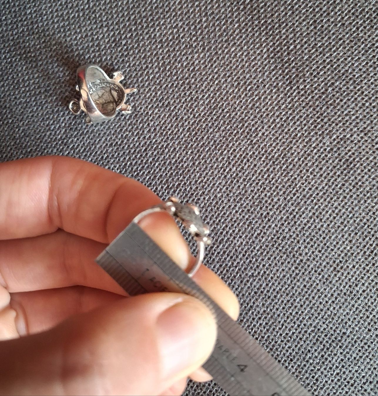 Sonstiger Schmuck: 2 Ringe Schildkröten Design silberfarben NEU – Neu und originalverpackt aus Wald ZH von e8e 8