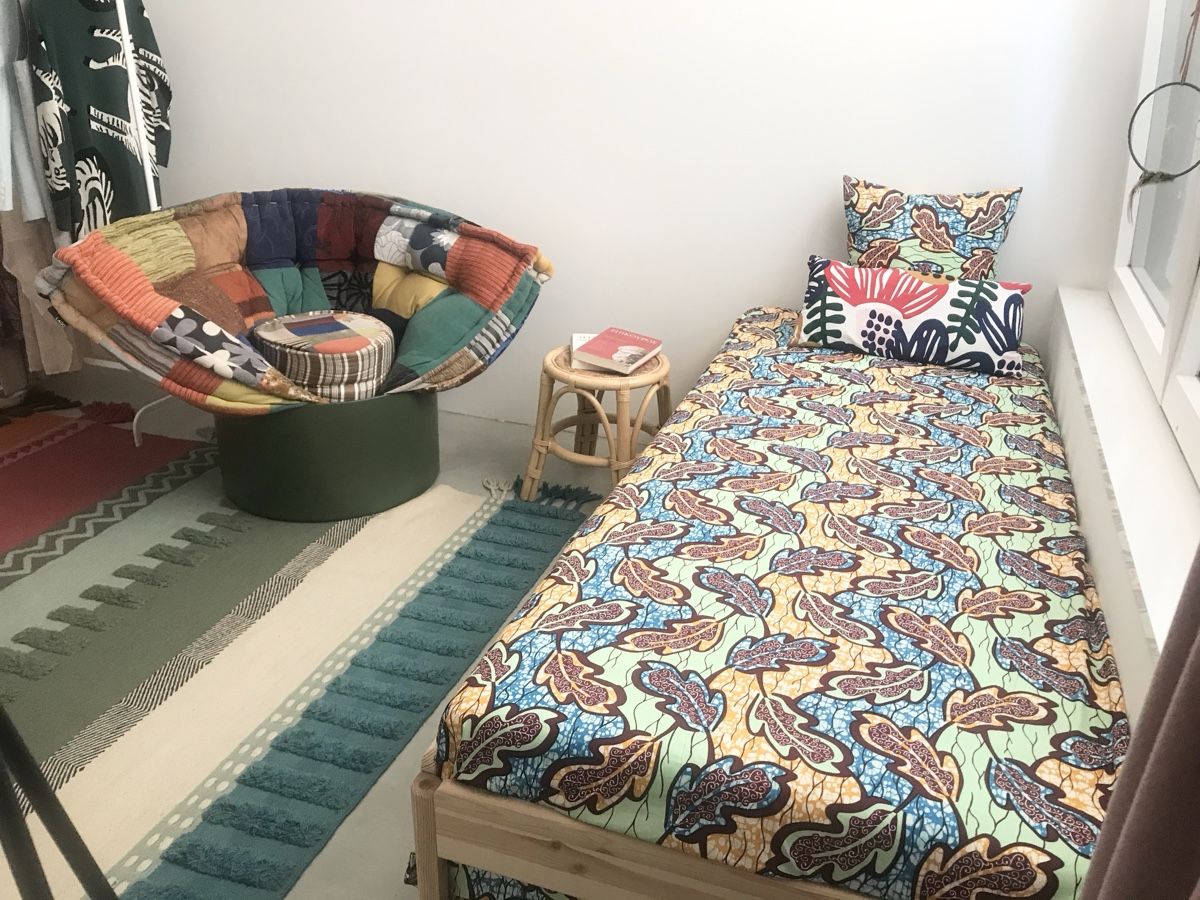 Poltrone: Convertible Patchwork Armchair & Ottoman Set – Usato da Zürich venduto da Sonikasantos 4