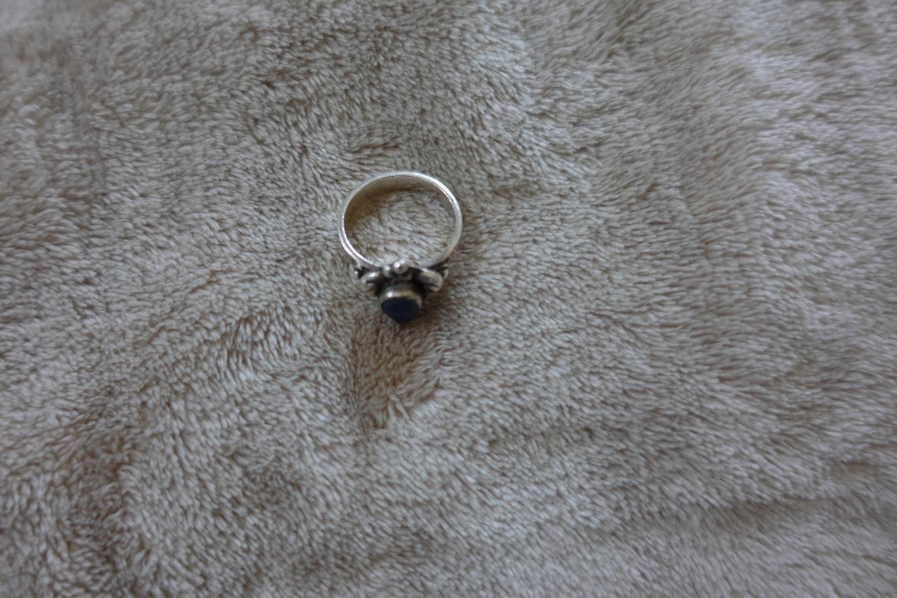 Ringe: 1 Ring mit einem Stein drin 925 er Silber – Gebraucht aus rorschach von Babsi64 1