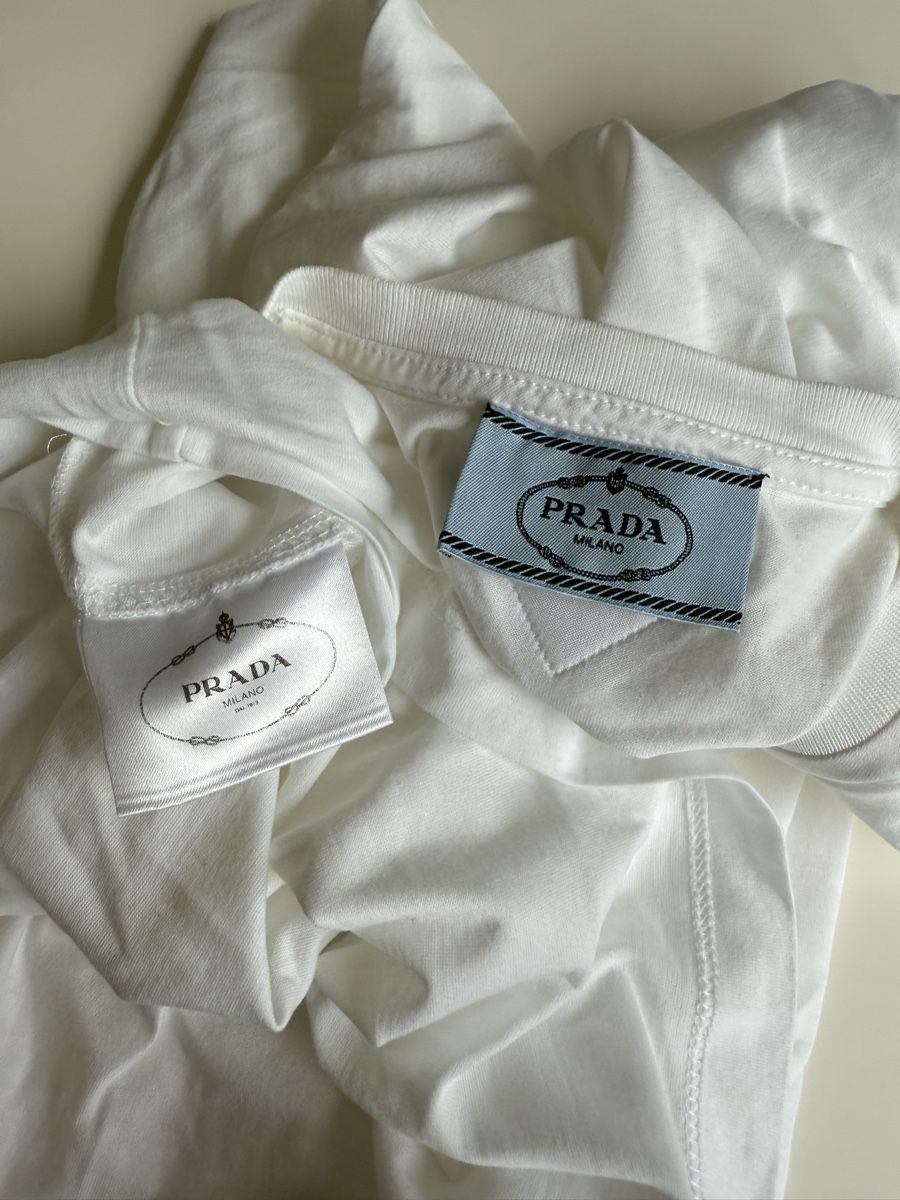 Prada T-shirt: Prada T-Shirt – Nuovo (secondo la descrizione) da Winterthur venduto da 19.19 2