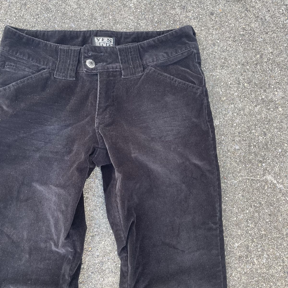 Yes Or No Jeans: Black corduroy flared jeans  – Usato da Fribourg venduto da tinavon 5