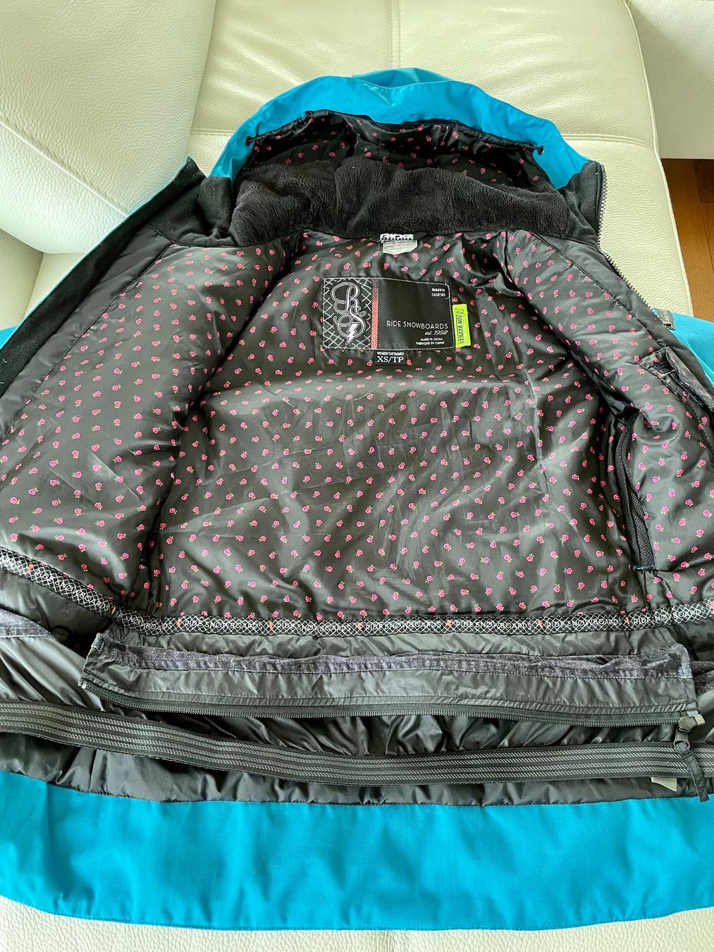 Giacche: GENTLY USED SNOWBOARD / SKI JACKET, SIZE XS – Usato da Forch venduto da ele_9gsf 2