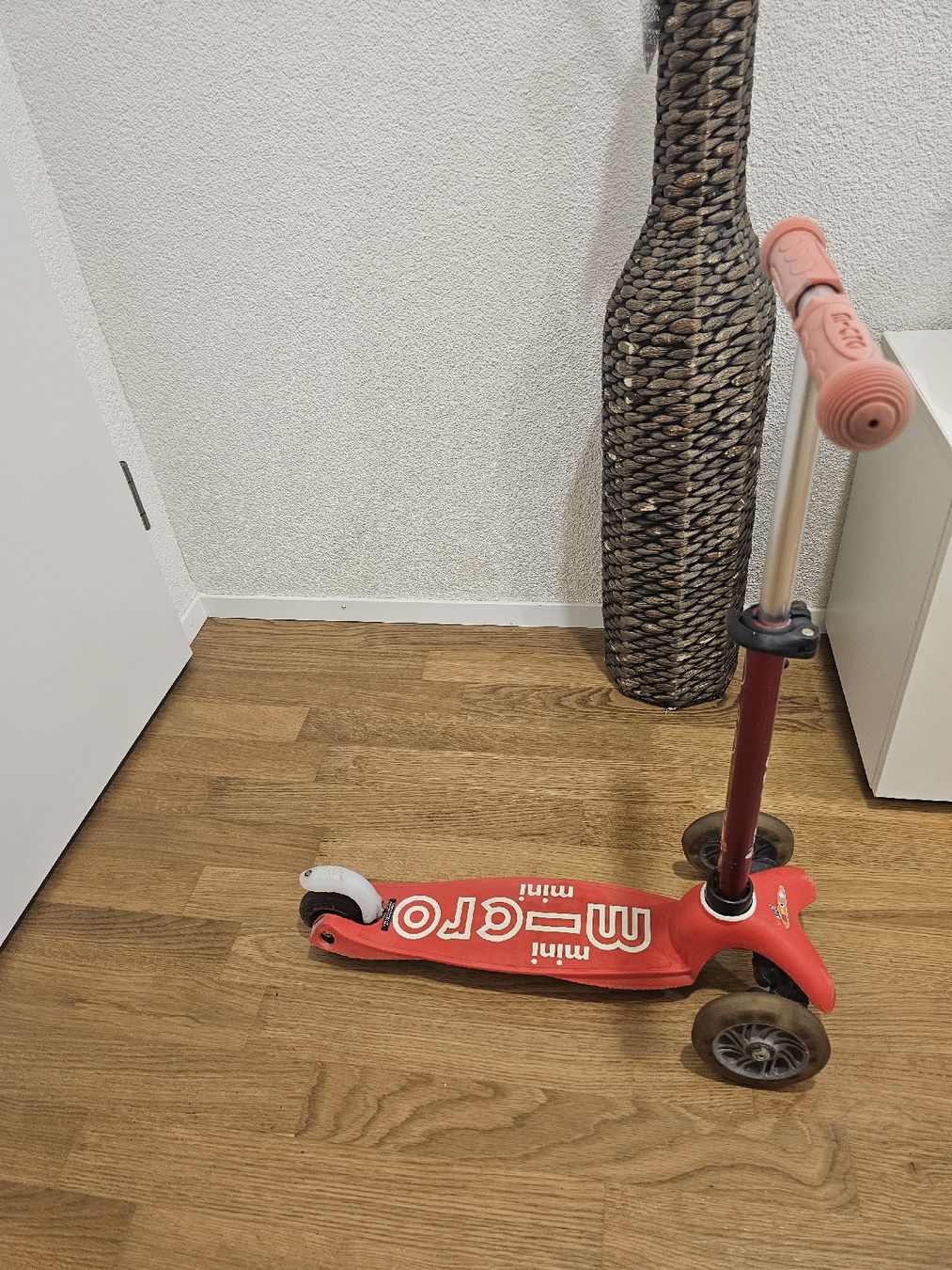 Scooter: Mini Micro Scooter red 3 wheels used condition – Usato da Lyss venduto da THIGAPADA