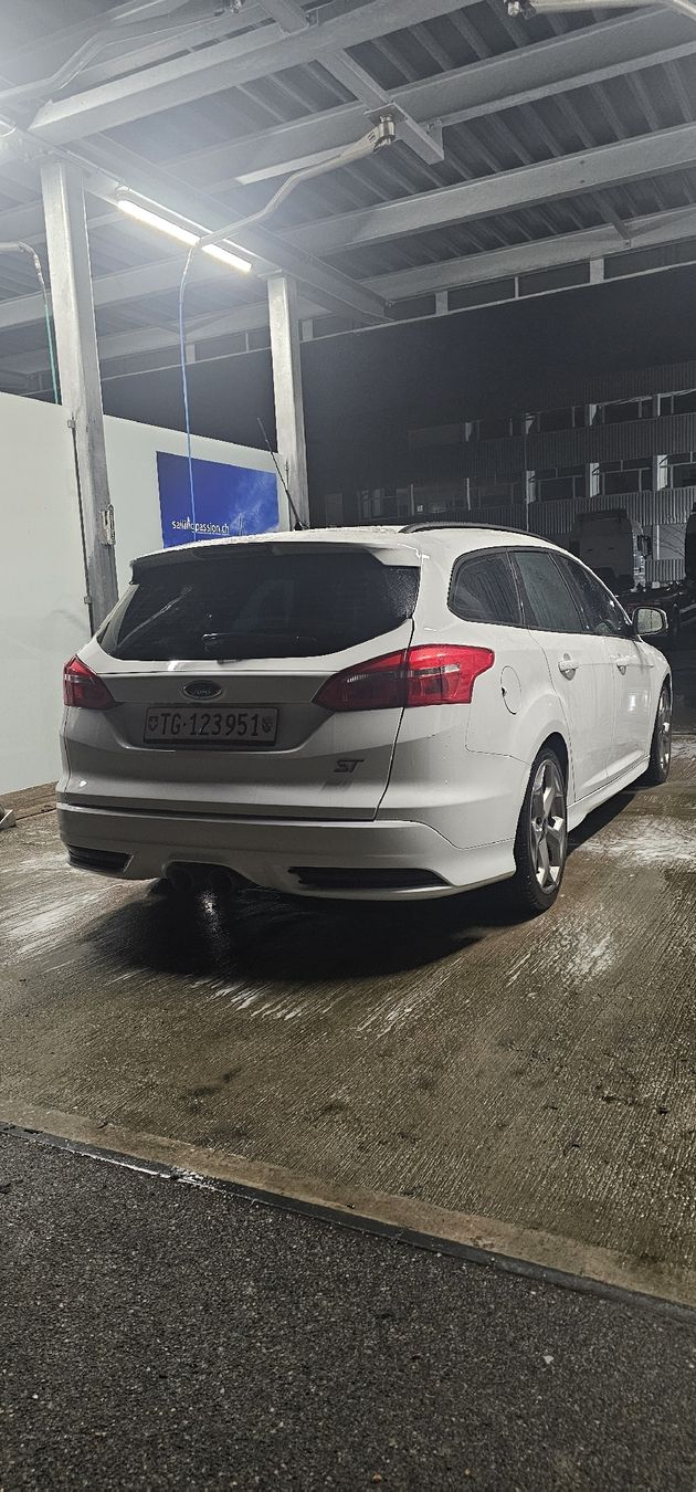 Autos: Ford focus st  – D'occasion à Lustdorf par dns_j68w 3