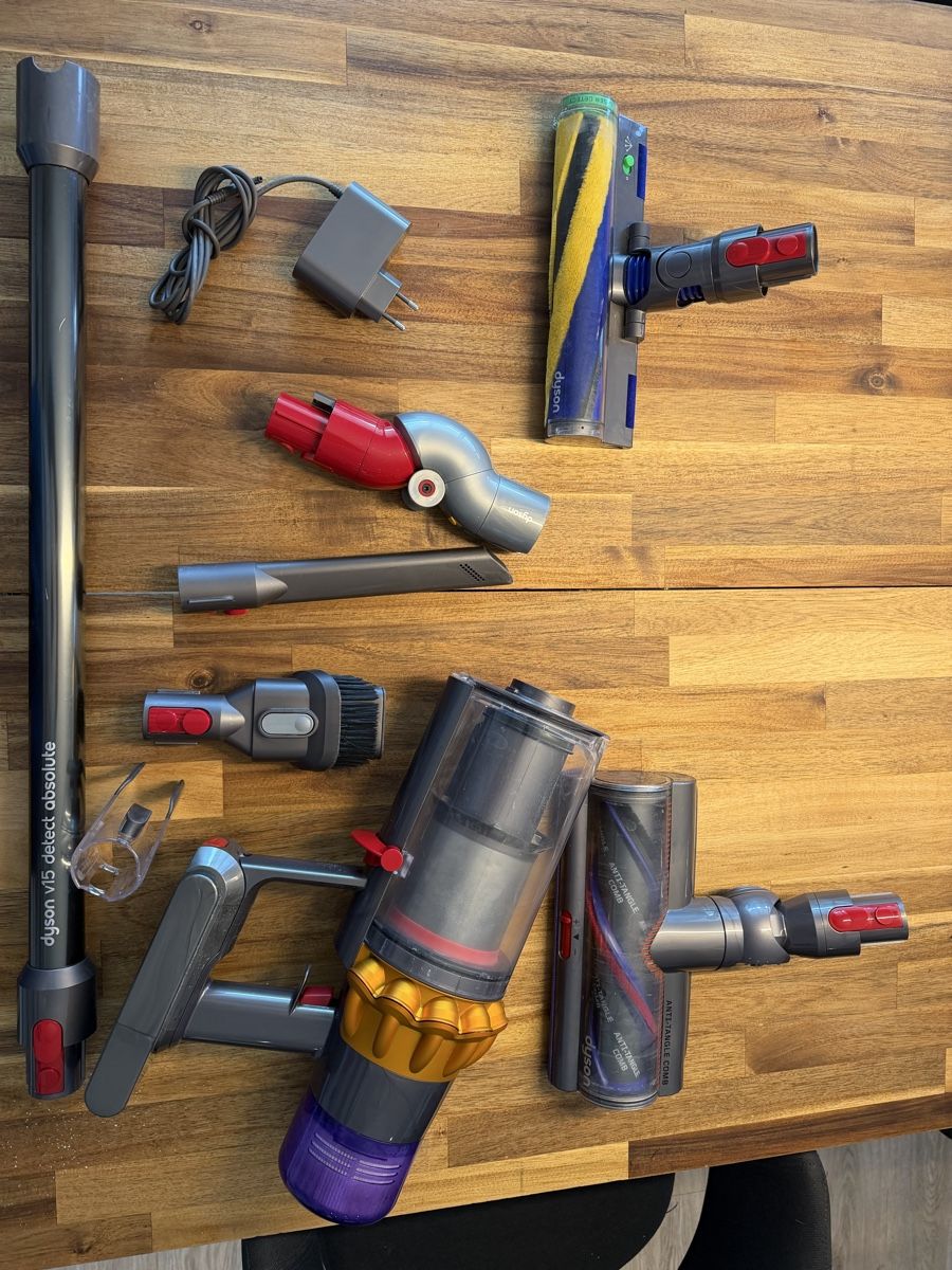 Dyson Aspirateurs & Accessoires: Dyson V15 Detect Absolute – D'occasion à Giswil par Aleallin9
