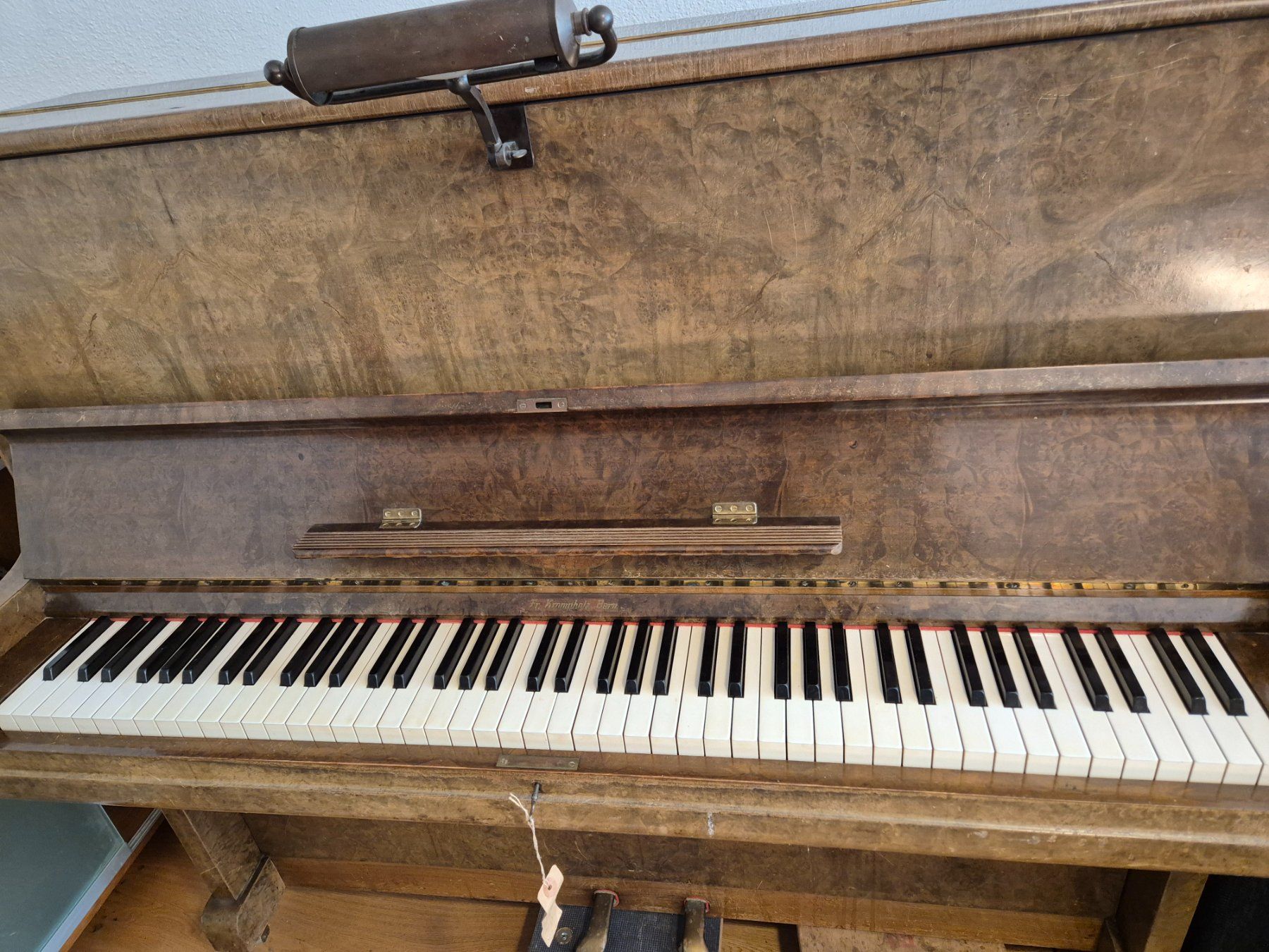 Instruments de musique: Klavier mit Hocker Sabel Krommpholz Bern – D'occasion à Innerberg par barbarawidmer 4