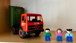 Vintage Mercedes LKW Kipper  Retro-Spielzeug inkl 3 Figuren