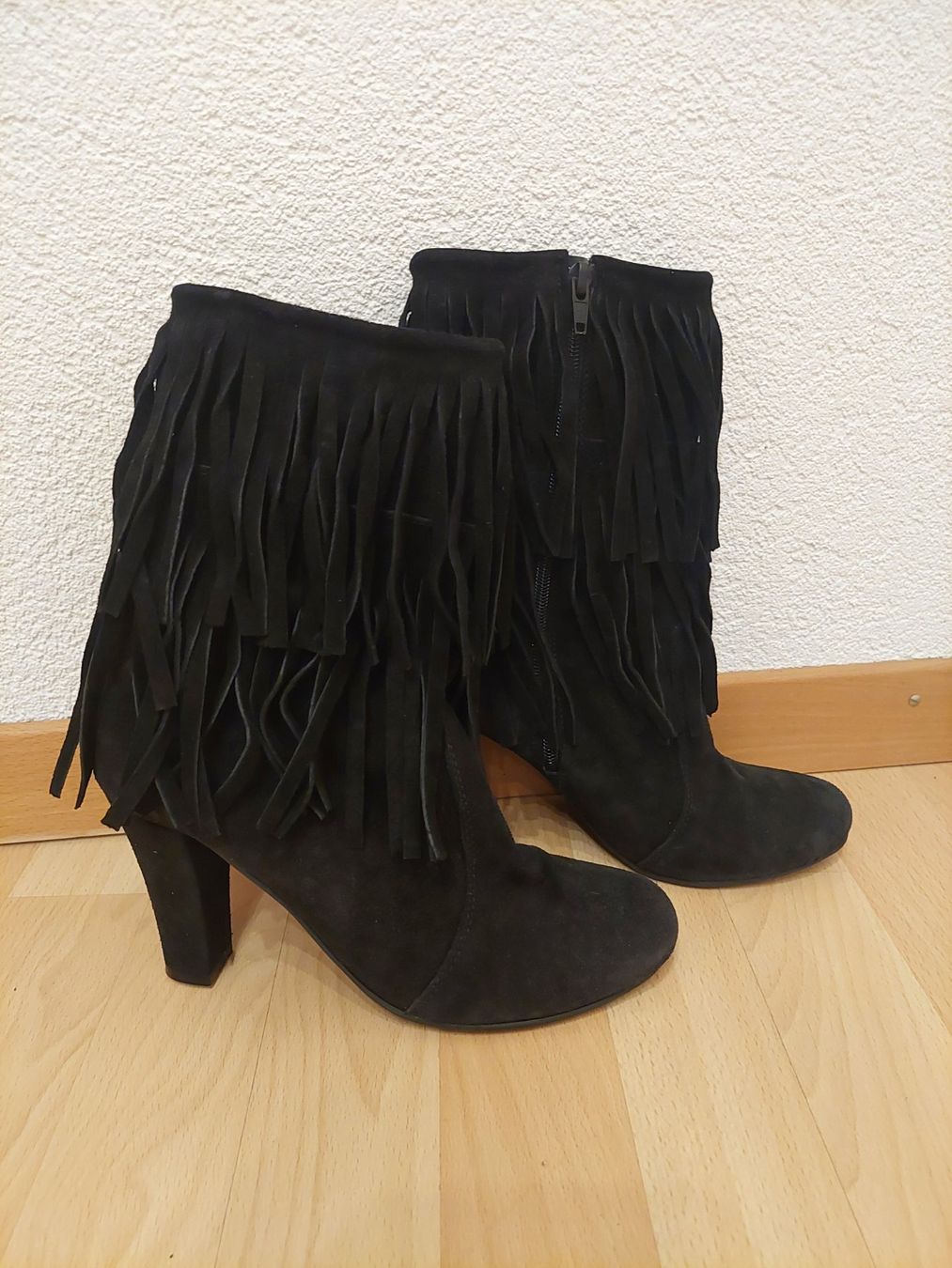 Dosenbach Scarpe da donna: Stiefeletten Gr.37 schwarz mit Fransen – Usato da Rüttenen venduto da Pinie14