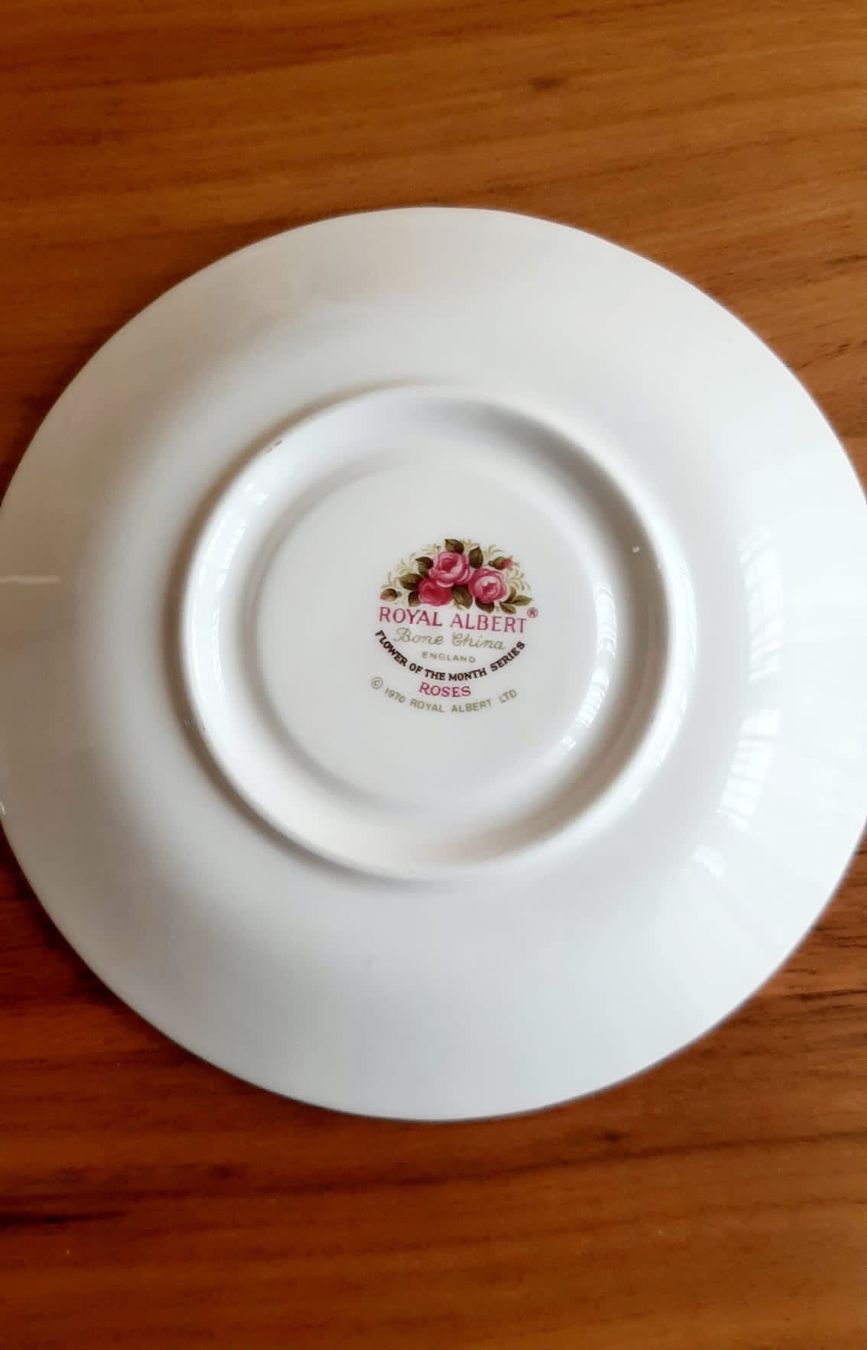 Royal Albert Set di piatti: Royal Albert: Tee/Kaffee 12er Set / Komplettservice – Nuovo (secondo la descrizione) da Zürich venduto da bytsan 1
