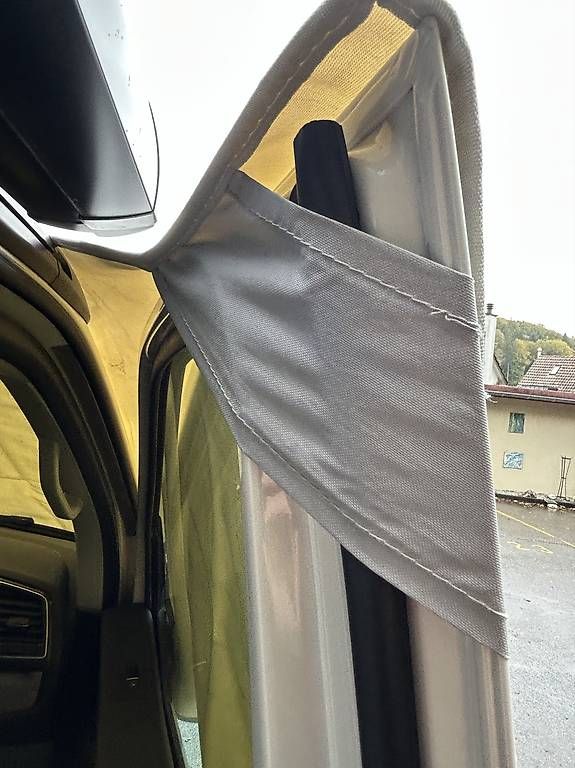 Altri accessori per camping: FIAMMA Windschutzscheiben- und Türsbdeckung – Usato da Hinterkappelen venduto da Manolito2 3