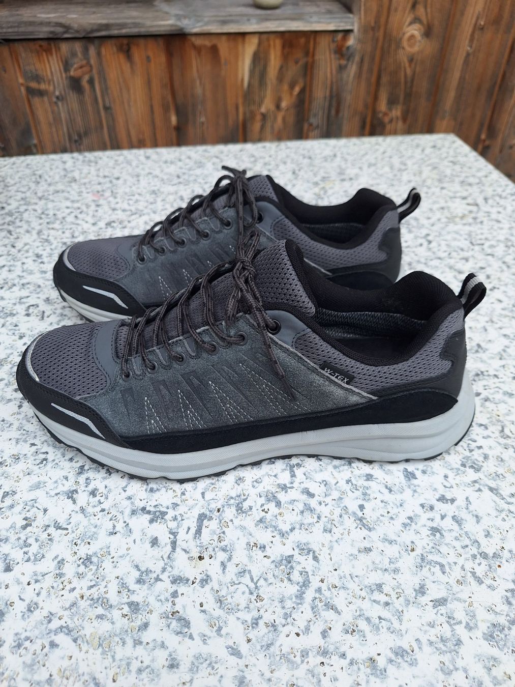 Chaussures hommes: Trekkingschuhe / Halbschuhe, Gr. 45, fast neu – D'occasion à Rüderswil par Moremi07 2