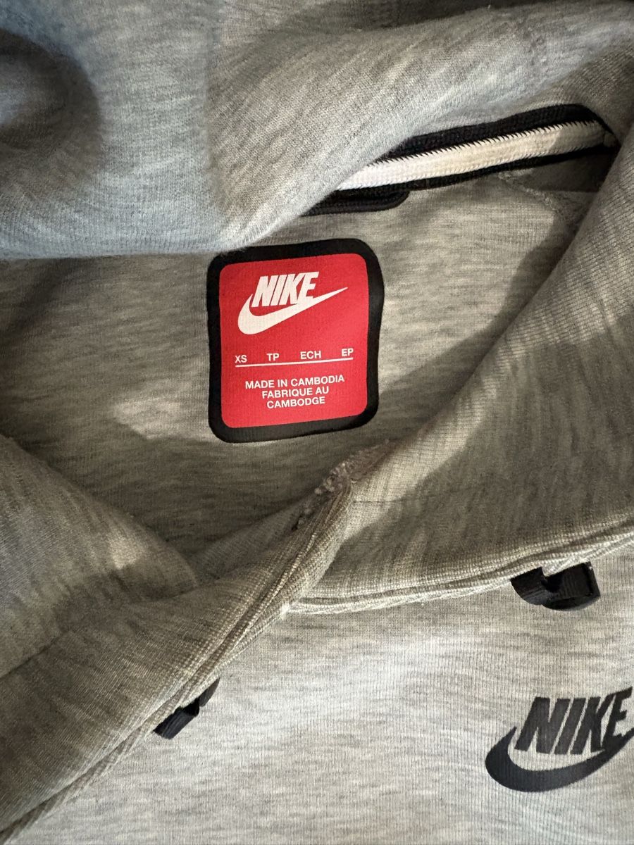 Nike Pullover & Sweatshirts: Pull nike tech gris  – Neu (gemäss Beschreibung) aus Genève von vin_y8sb 1