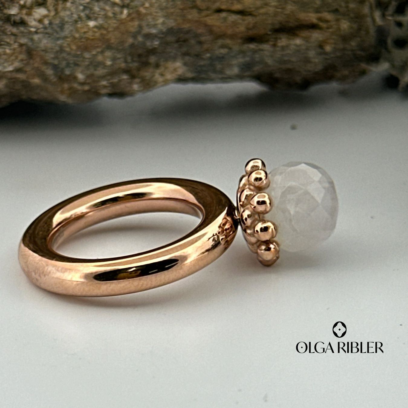 Olga Ribler Anelli: Edelstahl Pneu Ring mit Mondstein Ringgrösse 52 – Nuovo (secondo la descrizione) da Luzern venduto da Schmuckoutlet 2
